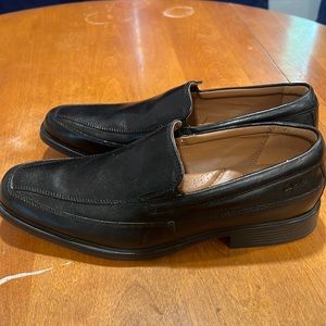 Clarks size 9 slip on dress shoe